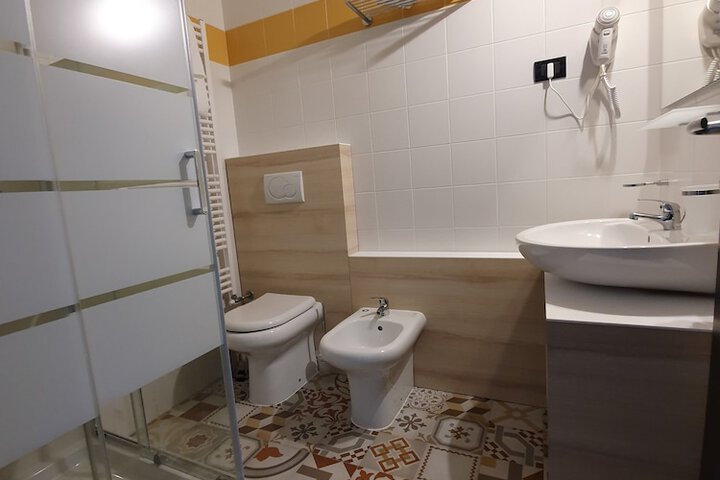 Room 10 of 24