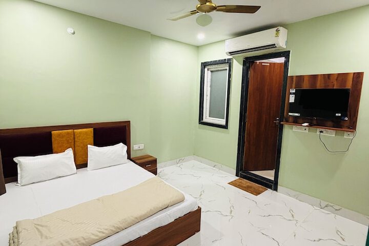 Room 4 of 13