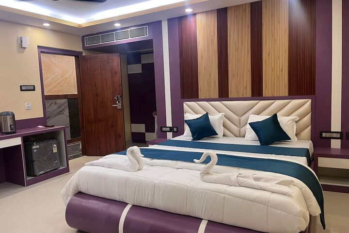 Room 5 of 13