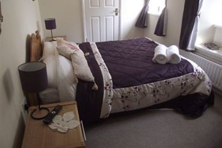 Room 5 of 11