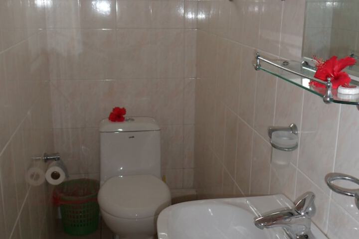 Room 6 of 48