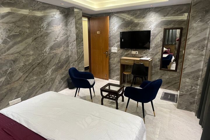 Room 5 of 7