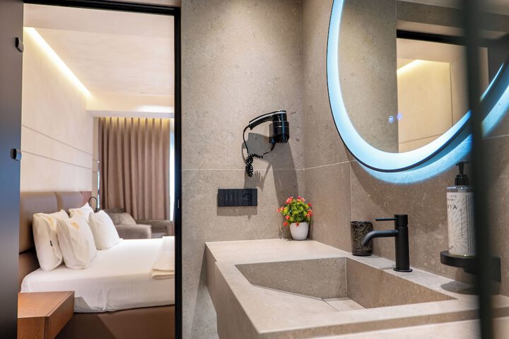Room 105 of 125