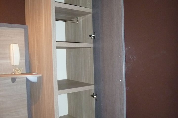 Room 16 of 37