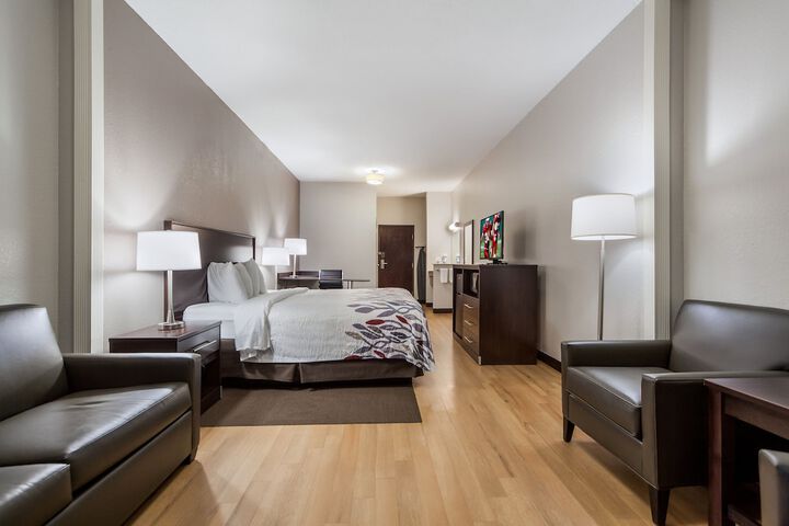 Superior King Bed with Sofa (2 of 25)
