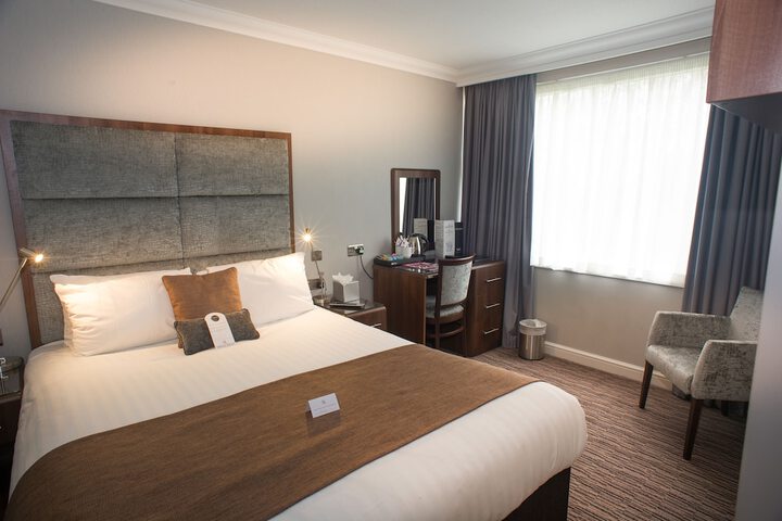 Room 5 of 102