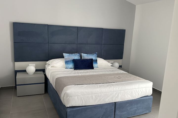 Room 16 of 62
