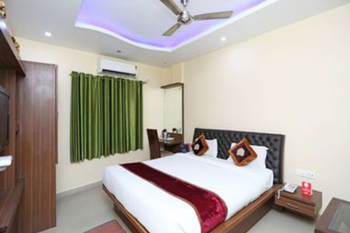 Room 14 of 33