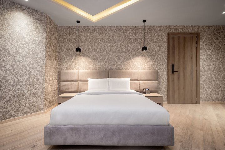 Room 6 of 34