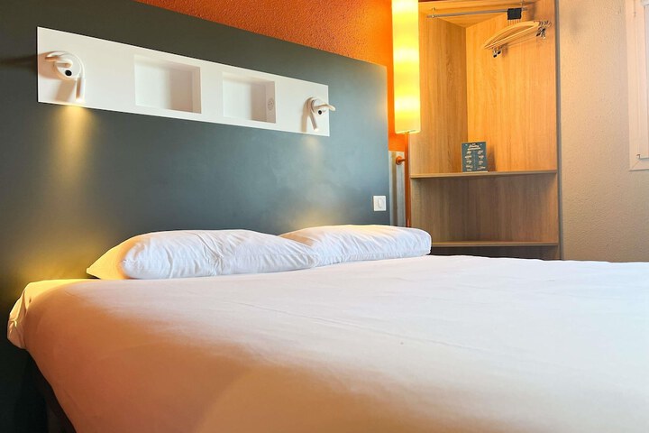 Room 25 of 62