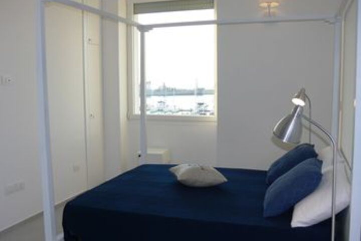 Room 10 of 38