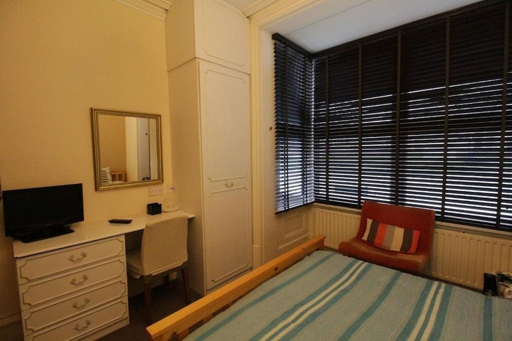 Room 25 of 43