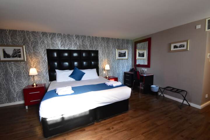 Room 103 of 182