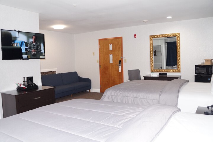 2 Queen Beds (1 of 18)