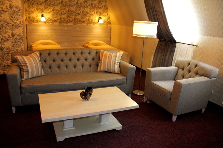 Room 32 of 43