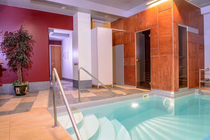 Pool 47 of 77
