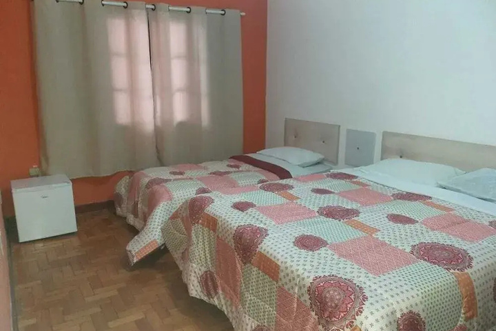Room 4 of 9