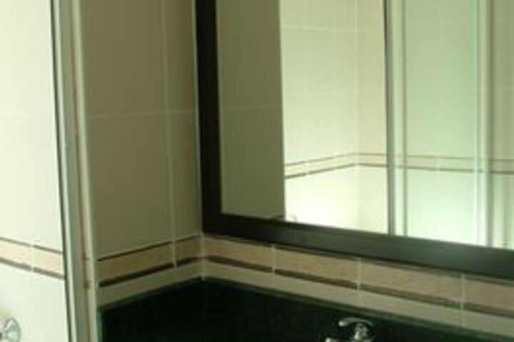 Room 5 of 94