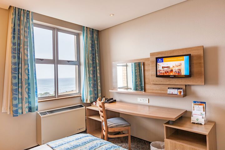 Room 7 of 35