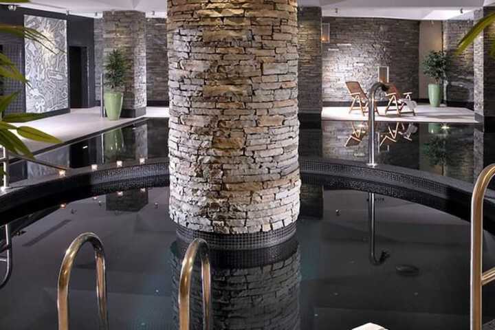 Pool Hotel