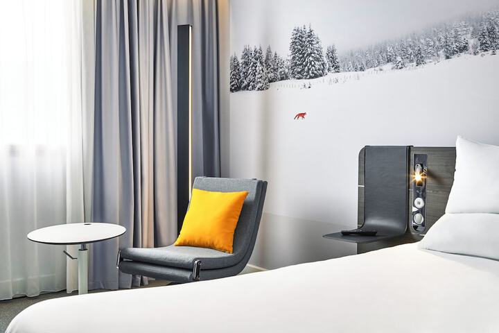 Room 4 of 108
