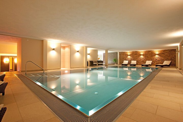 Pool 18 of 36