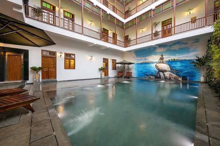 Pool 15 of 26