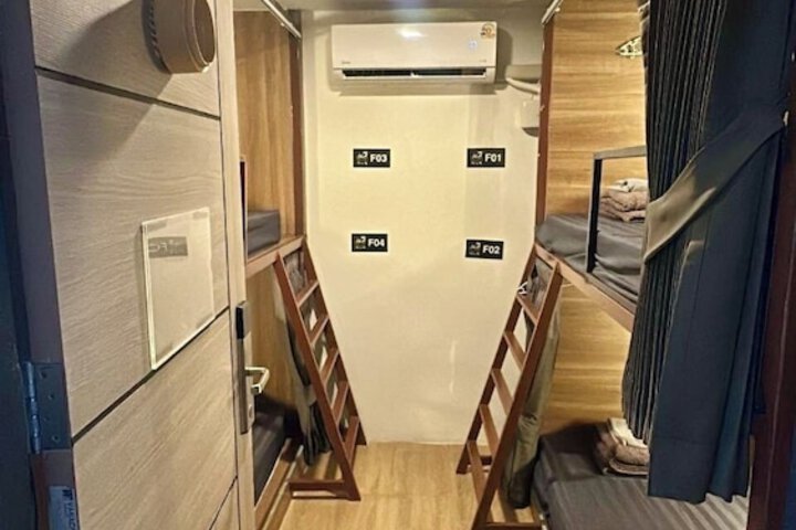 Room 72 of 132