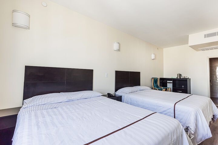 Comfort Queen Bed (6 of 8)