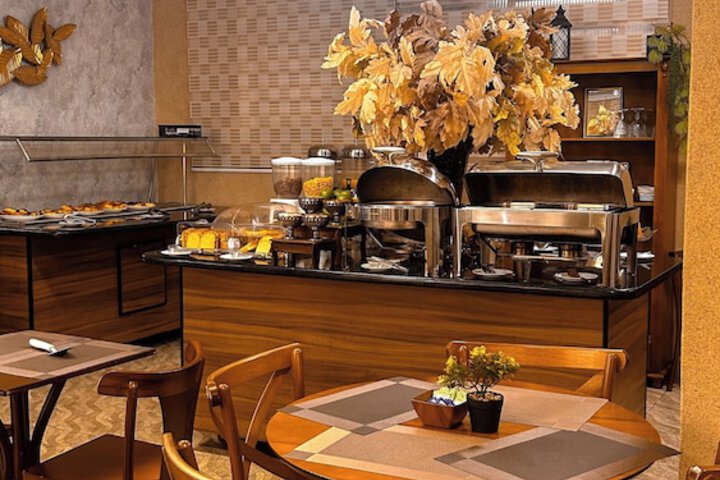 Breakfast/Coffee Service 24 of 35
