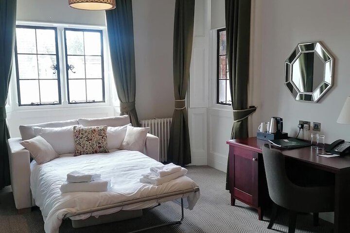Room 45 of 100