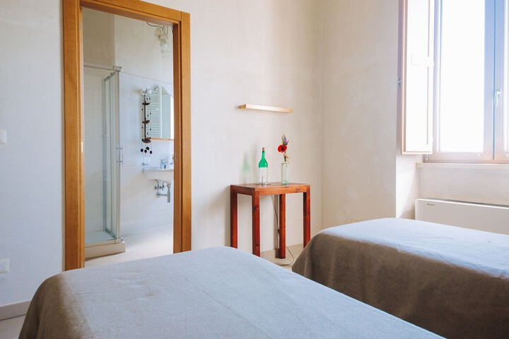 Room 5 of 25