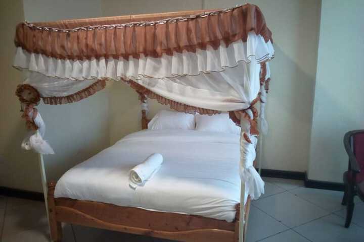 Room 7 of 15
