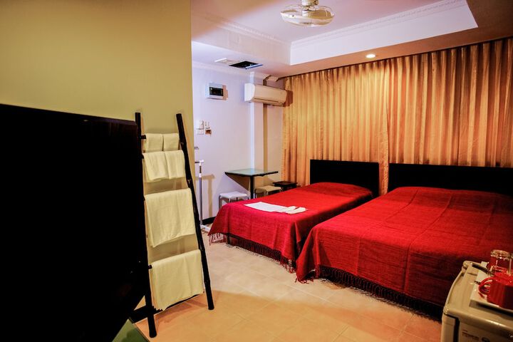 Room 13 of 65