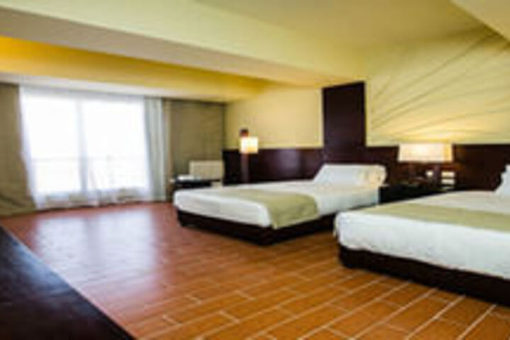 Room 9 of 34