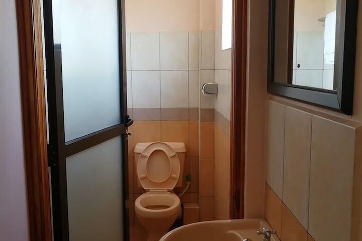 Room 10 of 33