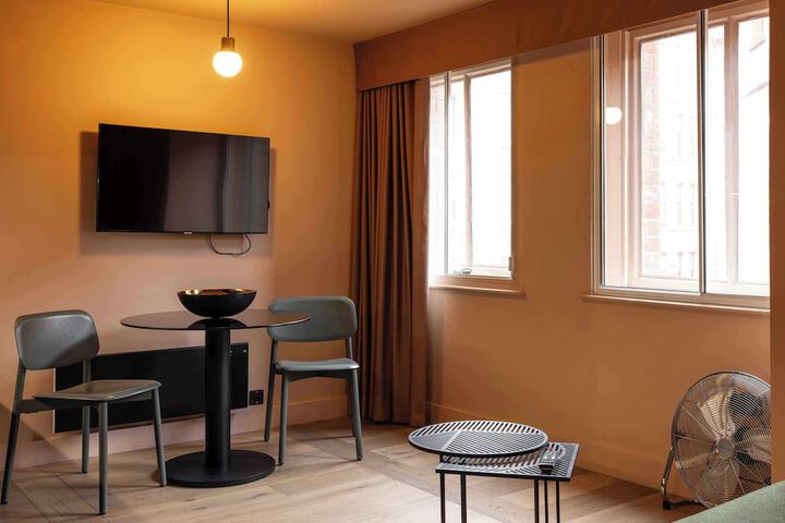 Room 21 of 102