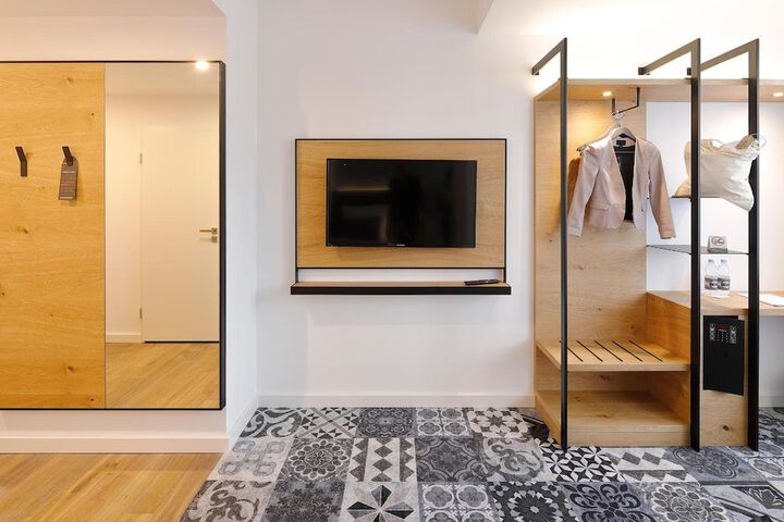 Room 10 of 60