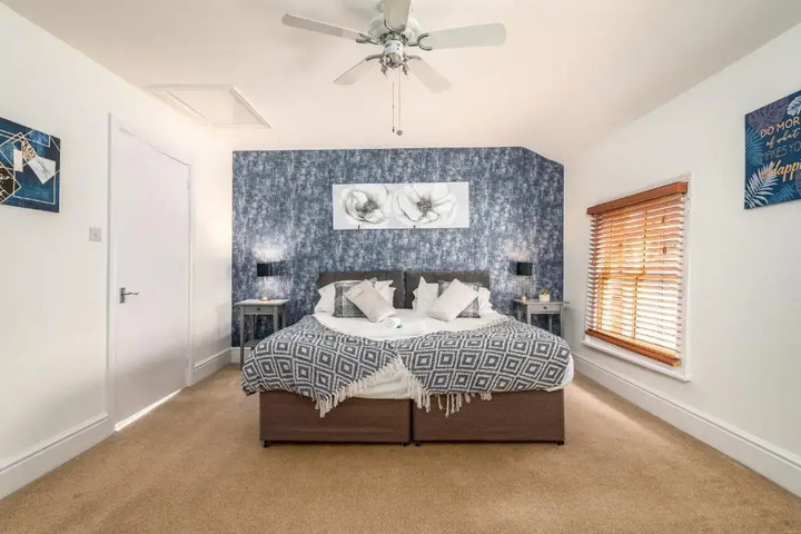 Room 5 of 15