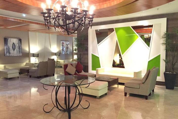 Entrance & Lobby