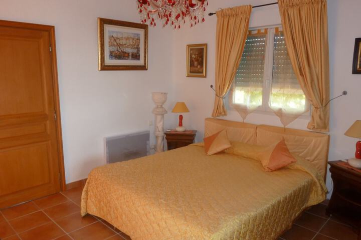 Room 4 of 40