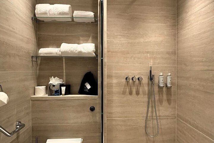 Room 48 of 63