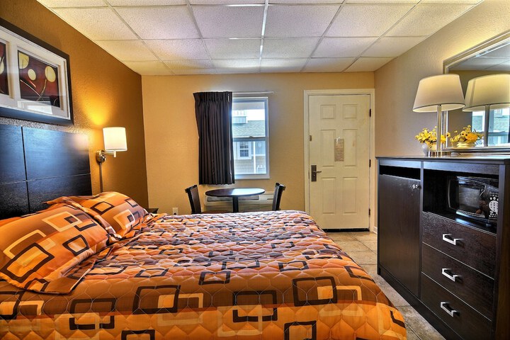 Room 3 of 34