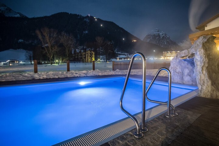 Pool 25 of 52
