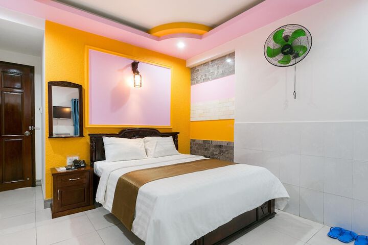 Room 10 of 27