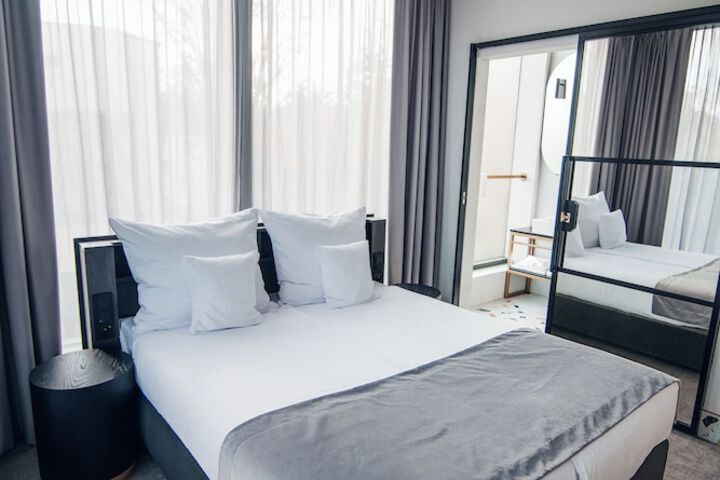 Room 15 of 48