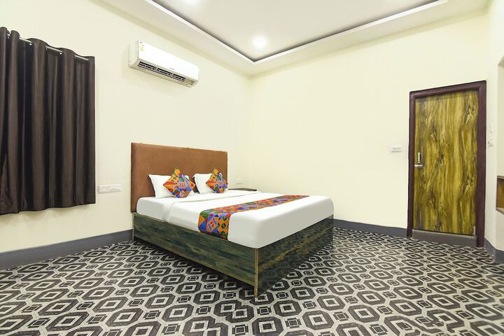 Room 14 of 27