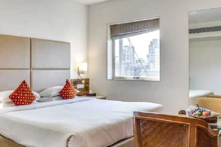 Room 8 of 18