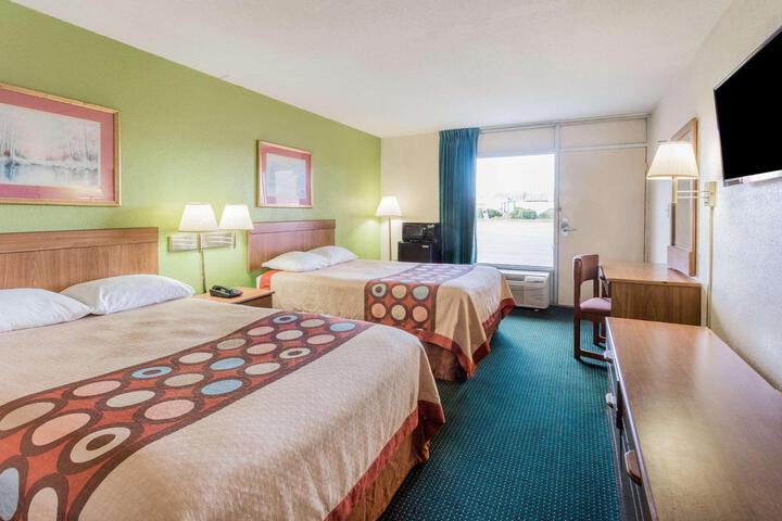 2 Double Beds (5 of 10)
