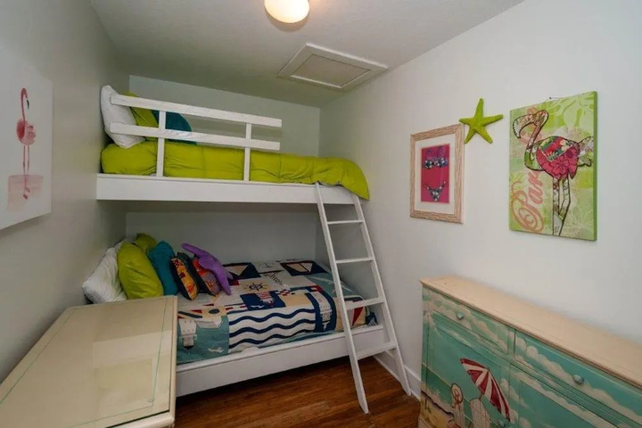Room 6 of 22